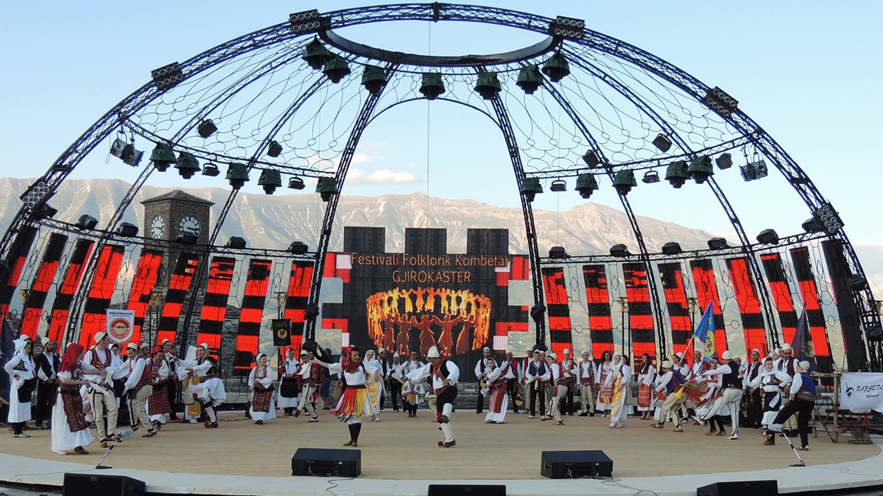 FOLK-ON-FESTIVALI FOLKLORIK KOMBËTAR I GJIROKASTRËS 2004