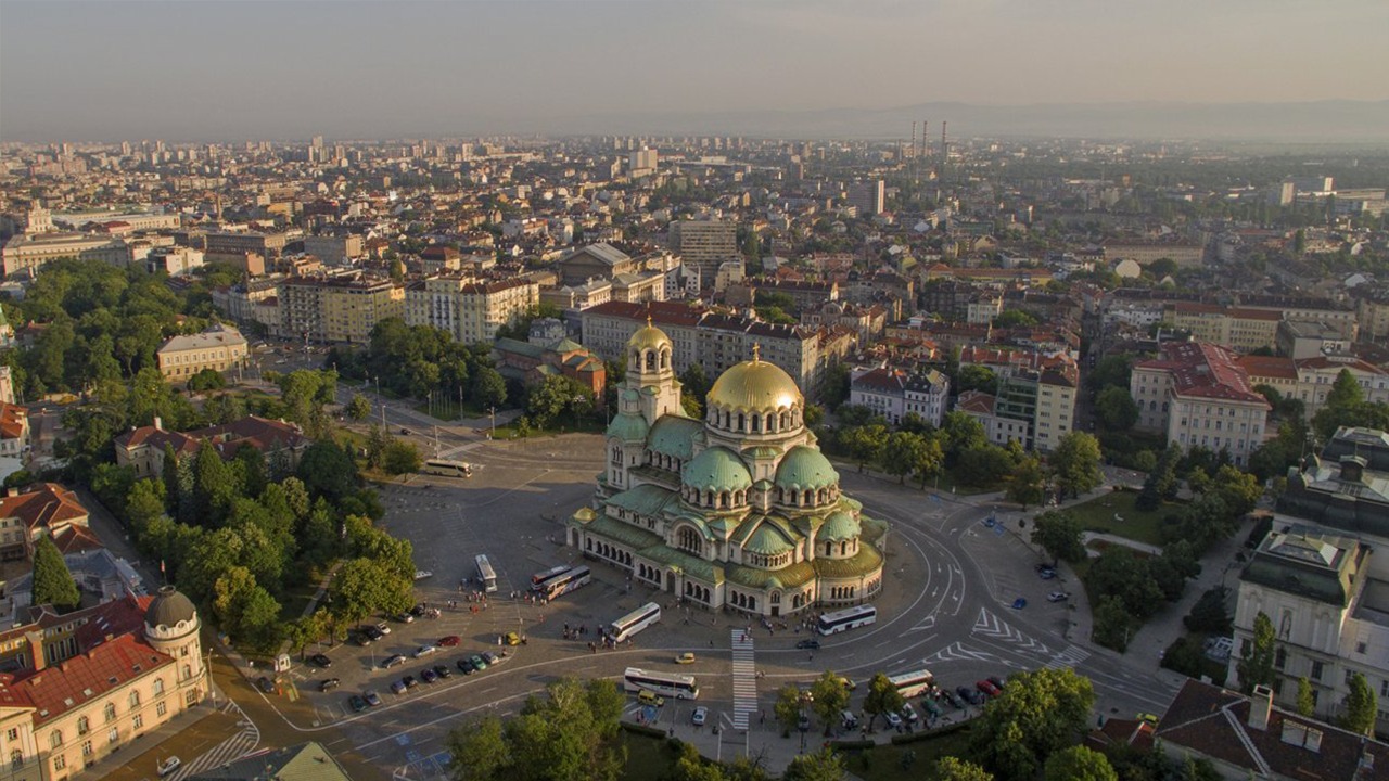 NJË VIZITË TEK MIQTË E VJETËR