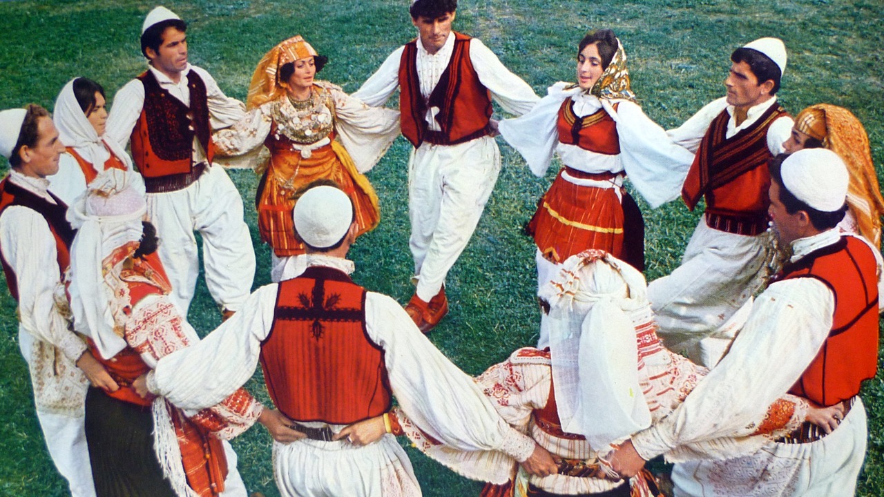 KËNGË E VALLE PËR ÇAMËRINË