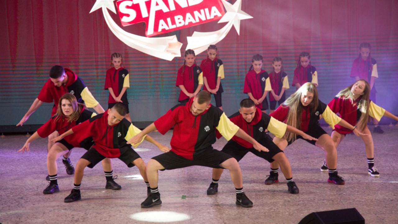 STAND UP ALBANIA